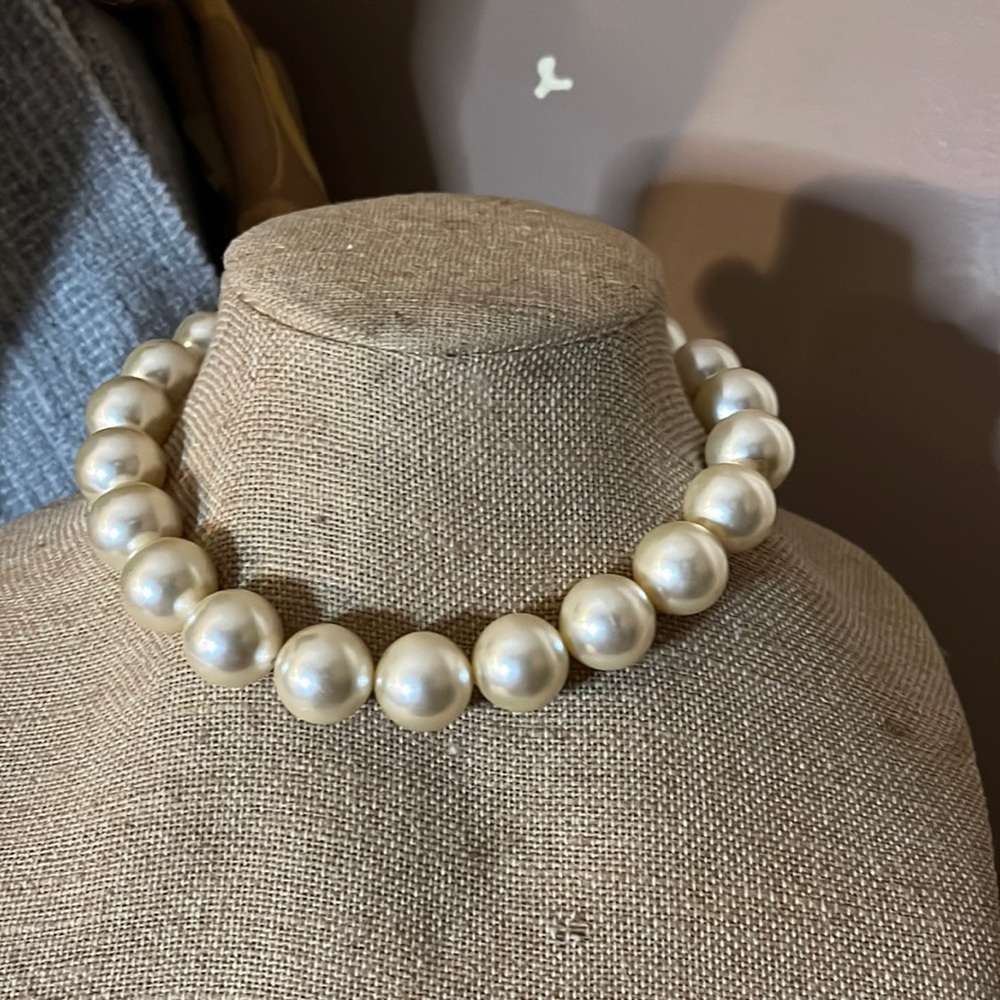 😄Faux fat pearl choker necklace